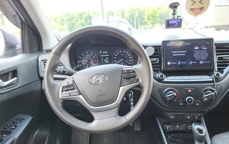 Hyundai Solaris II рестайлинг, 2021 год, 1 820 000 рублей, 5 фотография