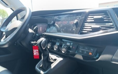 Volkswagen Multivan T6 рестайлинг, 2022 год, 7 980 000 рублей, 8 фотография