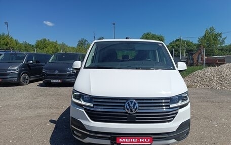 Volkswagen Multivan T6 рестайлинг, 2022 год, 7 980 000 рублей, 3 фотография