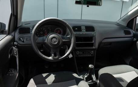 Volkswagen Polo VI (EU Market), 2011 год, 685 000 рублей, 6 фотография