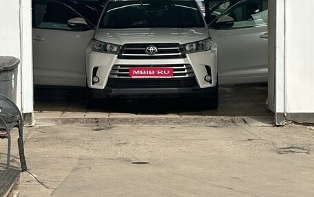 Toyota Highlander III, 2017 год, 3 849 000 рублей, 1 фотография
