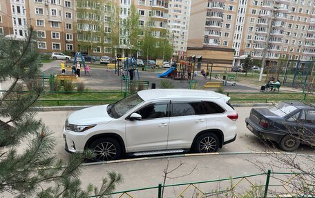 Toyota Highlander III, 2017 год, 3 849 000 рублей, 2 фотография