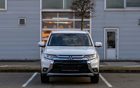 Mitsubishi Outlander III рестайлинг 3, 2018 год, 1 555 000 рублей, 2 фотография