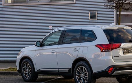 Mitsubishi Outlander III рестайлинг 3, 2018 год, 1 555 000 рублей, 9 фотография