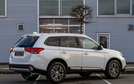 Mitsubishi Outlander III рестайлинг 3, 2018 год, 1 555 000 рублей, 6 фотография