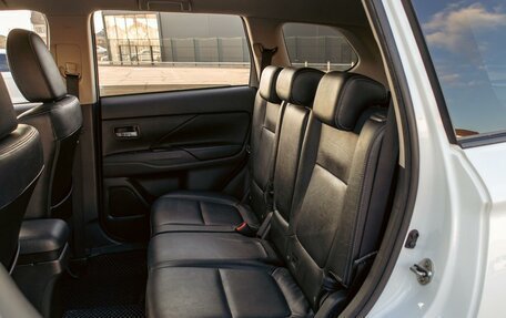 Mitsubishi Outlander III рестайлинг 3, 2018 год, 1 555 000 рублей, 17 фотография