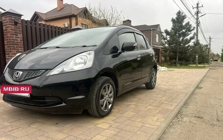 Honda Fit III, 2010 год, 570 000 рублей, 2 фотография
