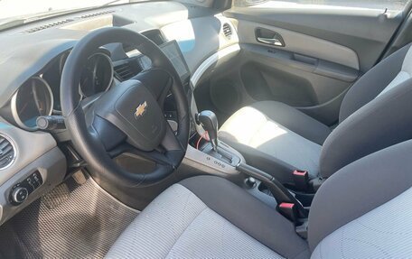 Chevrolet Cruze II, 2010 год, 641 000 рублей, 9 фотография