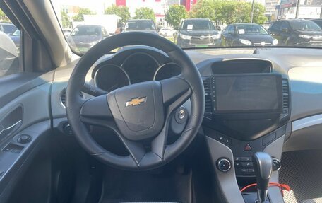 Chevrolet Cruze II, 2010 год, 641 000 рублей, 10 фотография