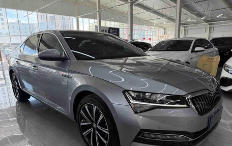 Skoda Superb III рестайлинг, 2022 год, 1 990 000 рублей, 3 фотография