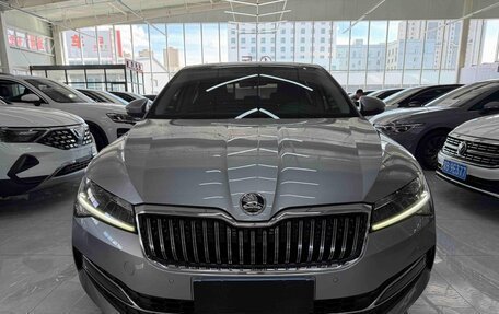 Skoda Superb III рестайлинг, 2022 год, 1 990 000 рублей, 2 фотография