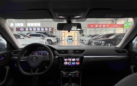 Skoda Superb III рестайлинг, 2022 год, 1 990 000 рублей, 10 фотография
