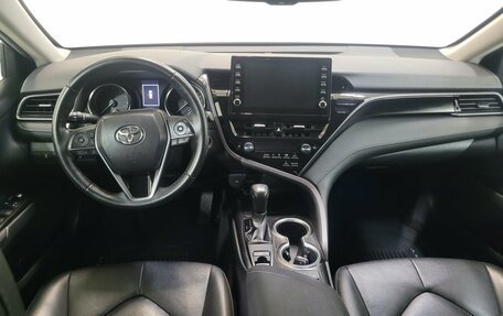 Toyota Camry, 2021 год, 2 590 000 рублей, 8 фотография