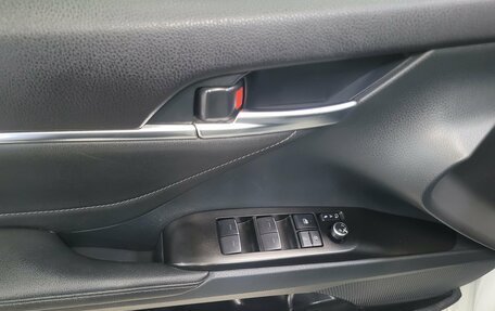 Toyota Camry, 2021 год, 2 590 000 рублей, 18 фотография