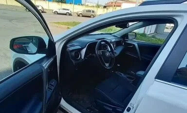 Toyota RAV4, 2018 год, 2 300 000 рублей, 3 фотография