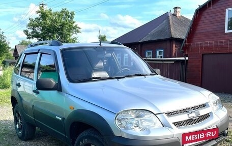 Chevrolet Niva I рестайлинг, 2010 год, 685 000 рублей, 2 фотография