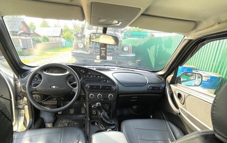 Chevrolet Niva I рестайлинг, 2010 год, 685 000 рублей, 5 фотография