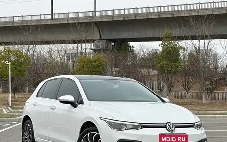 Volkswagen Golf VIII, 2023 год, 1 680 000 рублей, 3 фотография