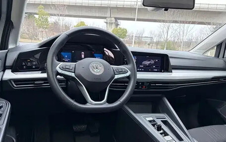Volkswagen Golf VIII, 2023 год, 1 680 000 рублей, 8 фотография