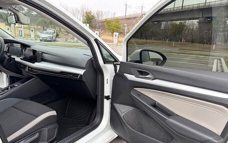 Volkswagen Golf VIII, 2023 год, 1 680 000 рублей, 14 фотография