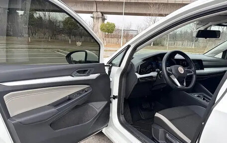 Volkswagen Golf VIII, 2023 год, 1 680 000 рублей, 13 фотография