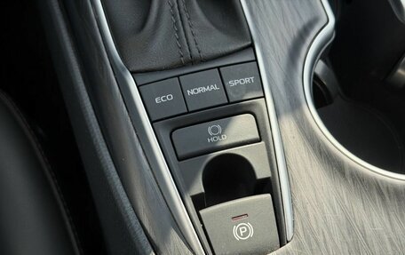 Toyota Camry, 2023 год, 3 600 000 рублей, 27 фотография