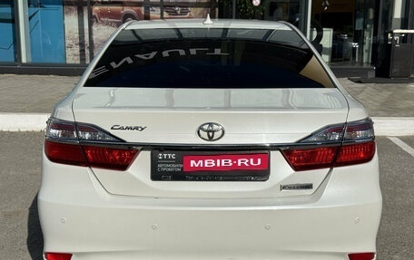 Toyota Camry, 2017 год, 1 990 000 рублей, 10 фотография
