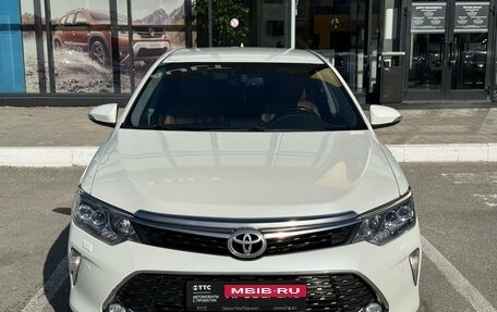 Toyota Camry, 2017 год, 1 990 000 рублей, 6 фотография