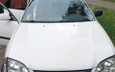 Toyota Avensis III рестайлинг, 2002 год, 380 000 рублей, 1 фотография