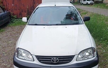 Toyota Avensis III рестайлинг, 2002 год, 380 000 рублей, 18 фотография