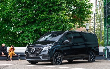 Mercedes-Benz V-Класс, 2022 год, 10 500 000 рублей, 2 фотография