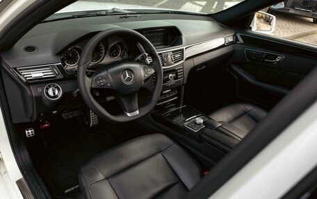 Mercedes-Benz E-Класс, 2011 год, 1 495 000 рублей, 13 фотография