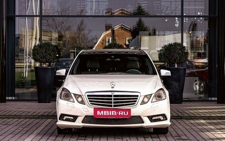 Mercedes-Benz E-Класс, 2011 год, 1 495 000 рублей, 2 фотография
