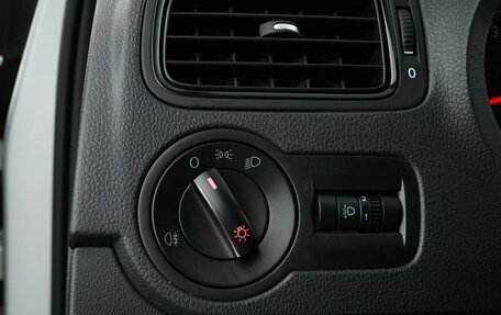 Volkswagen Polo VI (EU Market), 2015 год, 867 077 рублей, 13 фотография