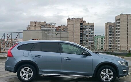 Volvo V60 Cross Country II, 2016 год, 1 579 000 рублей, 4 фотография