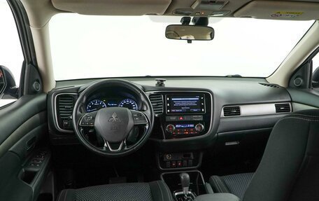 Mitsubishi Outlander III рестайлинг 3, 2018 год, 2 035 055 рублей, 6 фотография