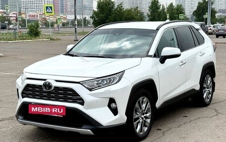 Toyota RAV4, 2021 год, 4 490 000 рублей, 2 фотография