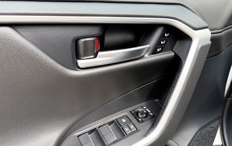 Toyota RAV4, 2021 год, 4 490 000 рублей, 20 фотография