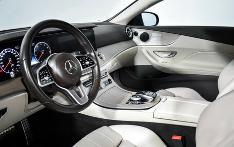 Mercedes-Benz E-Класс, 2019 год, 3 390 000 рублей, 10 фотография