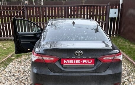 Toyota Camry, 2018 год, 2 350 000 рублей, 2 фотография