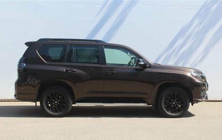 Toyota Land Cruiser Prado 150 рестайлинг 2, 2021 год, 6 600 000 рублей, 4 фотография