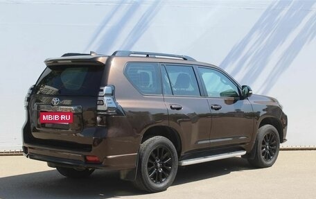 Toyota Land Cruiser Prado 150 рестайлинг 2, 2021 год, 6 600 000 рублей, 5 фотография