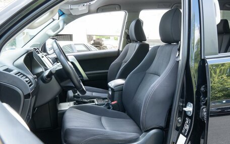 Toyota Land Cruiser Prado 150 рестайлинг 2, 2018 год, 5 299 000 рублей, 10 фотография