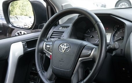 Toyota Land Cruiser Prado 150 рестайлинг 2, 2018 год, 5 299 000 рублей, 20 фотография