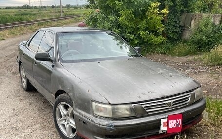 Toyota Vista, 1992 год, 190 000 рублей, 1 фотография