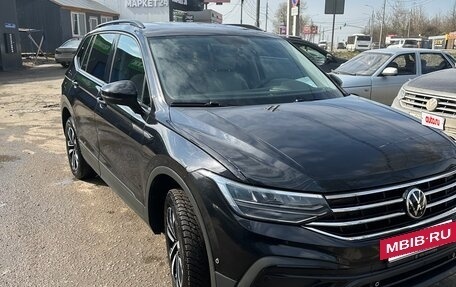 Volkswagen Tiguan II, 2021 год, 2 650 000 рублей, 2 фотография