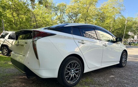 Toyota Prius IV XW50, 2017 год, 1 470 000 рублей, 5 фотография