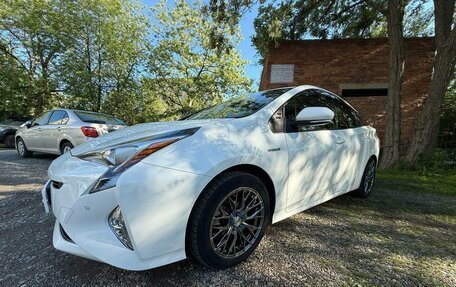 Toyota Prius IV XW50, 2017 год, 1 470 000 рублей, 2 фотография