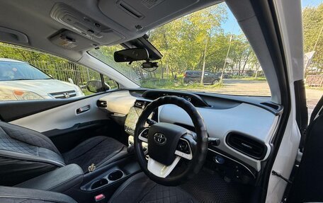 Toyota Prius IV XW50, 2017 год, 1 470 000 рублей, 7 фотография