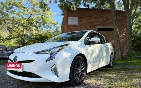 Toyota Prius IV XW50, 2017 год, 1 470 000 рублей, 3 фотография